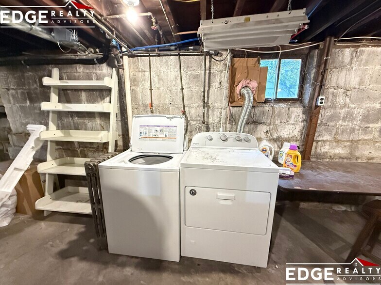 Building Photo - 9 Brooksdale Rd