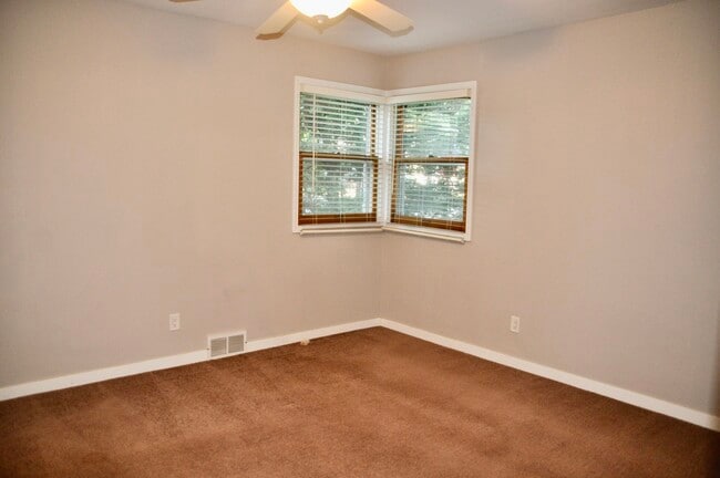 Building Photo - 110 W 12th Ave