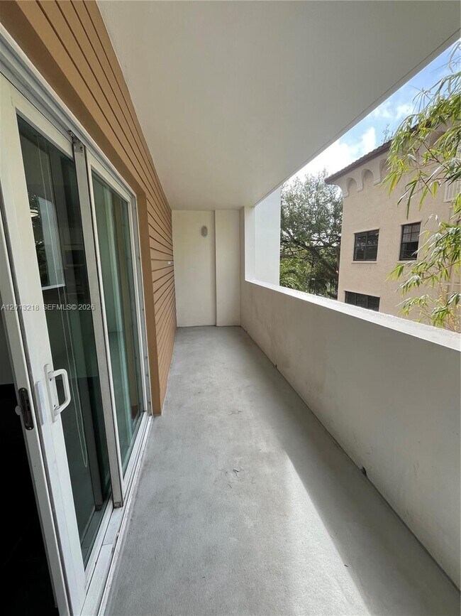Building Photo - 2740 SW 28th Terrace