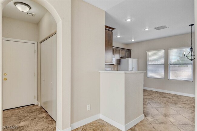 Building Photo - 494 Groft Way