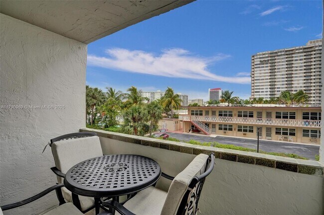 Building Photo - 2017 S Ocean Dr