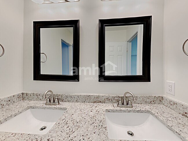 Building Photo - 3112 Creekview Ln