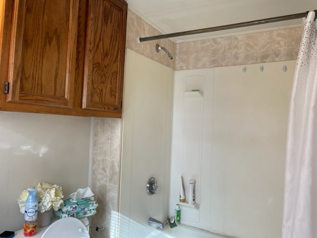 Bath Room - 7 Deloss St
