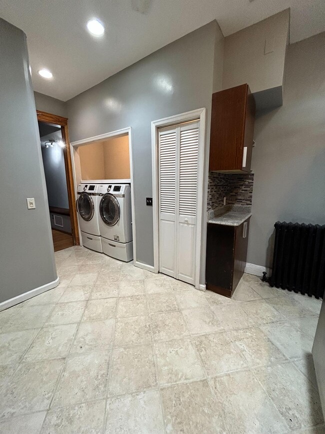 Building Photo - 1437 E Capitol St SE