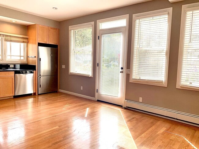 Building Photo - 2720 Sacramento St