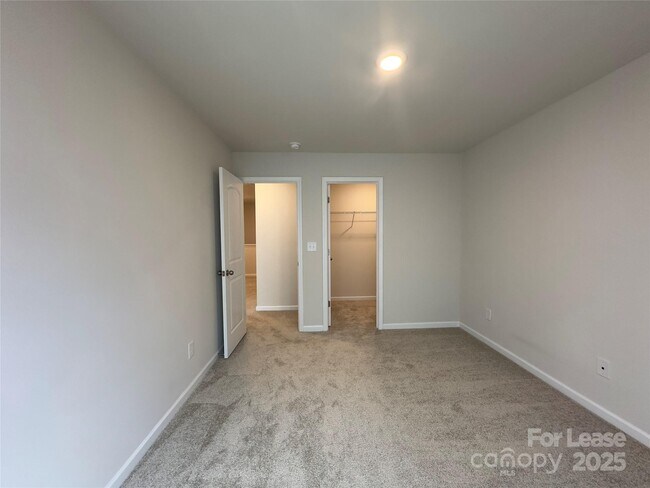 Building Photo - 403 Wescott St