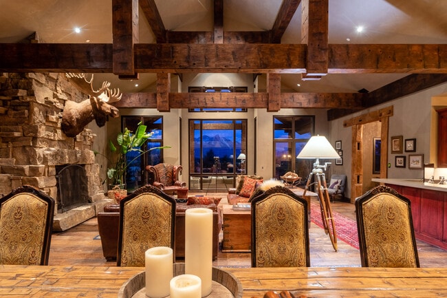 Building Photo - 665 Callicotte Ranch Dr