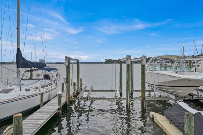 Building Photo - 206 Snug Harbour Dr