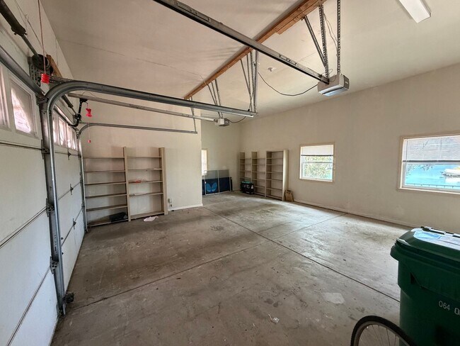 Building Photo - 738 Palmera Ct