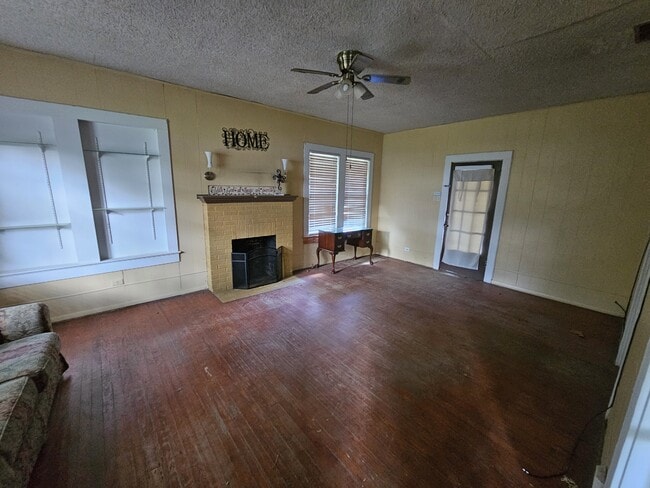 Building Photo - 1505 Quevado St