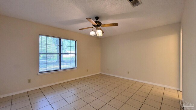 Building Photo - 1485 Pine Ln Dr