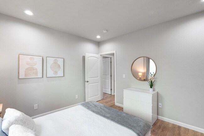 Building Photo - 1002 Adeline St