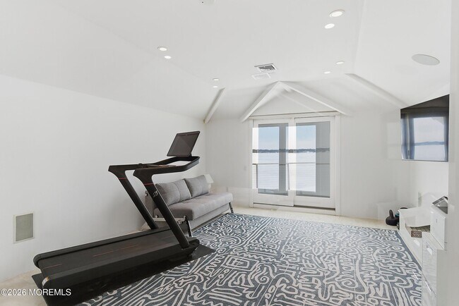 Building Photo - 7 Circle Dr