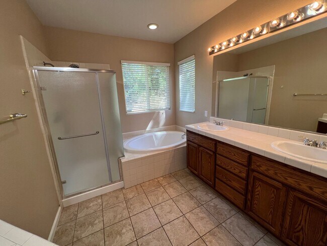 Building Photo - 7827 Morgan Pointe Cir