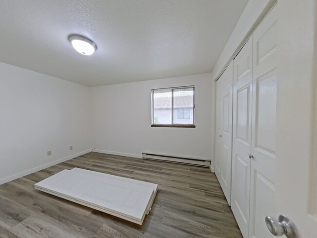 Building Photo - Comfortable 2 Bedroom Duplex with Garage ~...