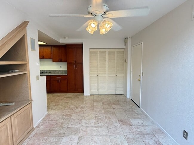 Building Photo - Conveniently located home in Irvine