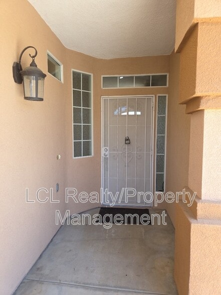 Building Photo - 26858 China Dr