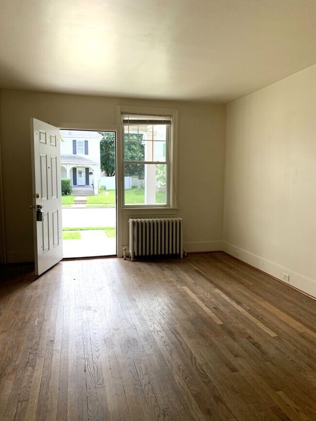 Building Photo - 1343-1347 Scotland Ave