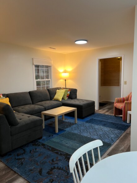 Building Photo - 201 Orange Dr