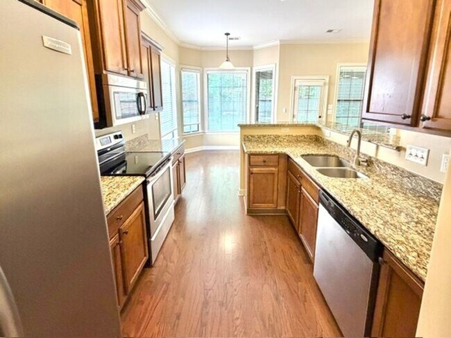 Building Photo - Now A Spacious 4 Bedroom 2 Bath Home In Cordova