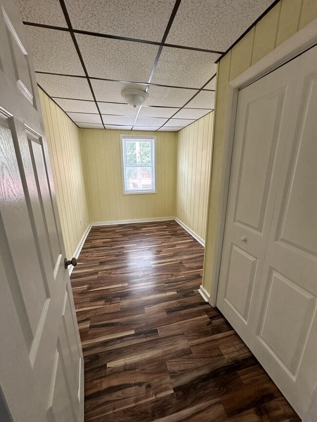 Building Photo - 906 Gompers Ave
