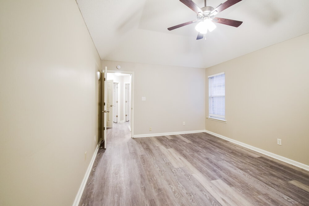 Building Photo - 10283 Green Moss Dr N