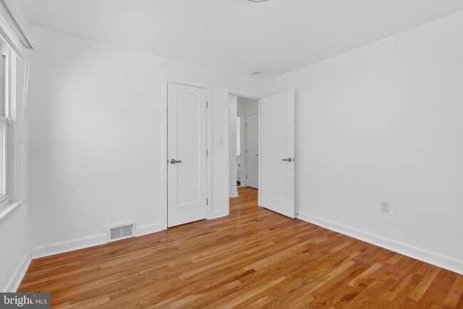 Building Photo - 5831 33rd Ave