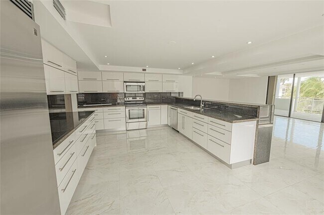 Building Photo - 468 Golden Isles Dr