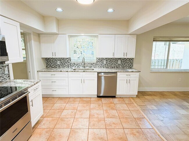 Building Photo - 4640 W Lamb Ave