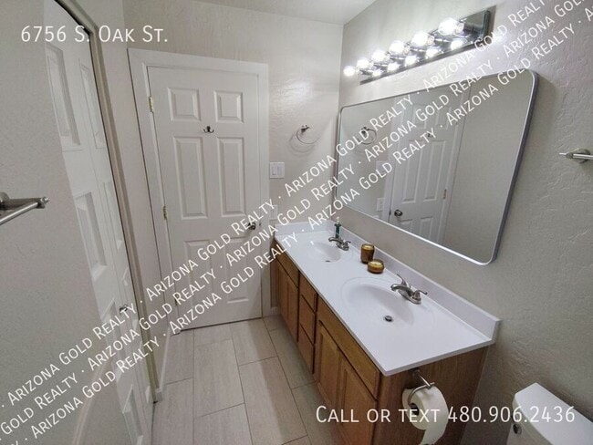 Building Photo - 6756 S Oak St