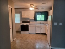 Building Photo - 3303 Cassidy Rd