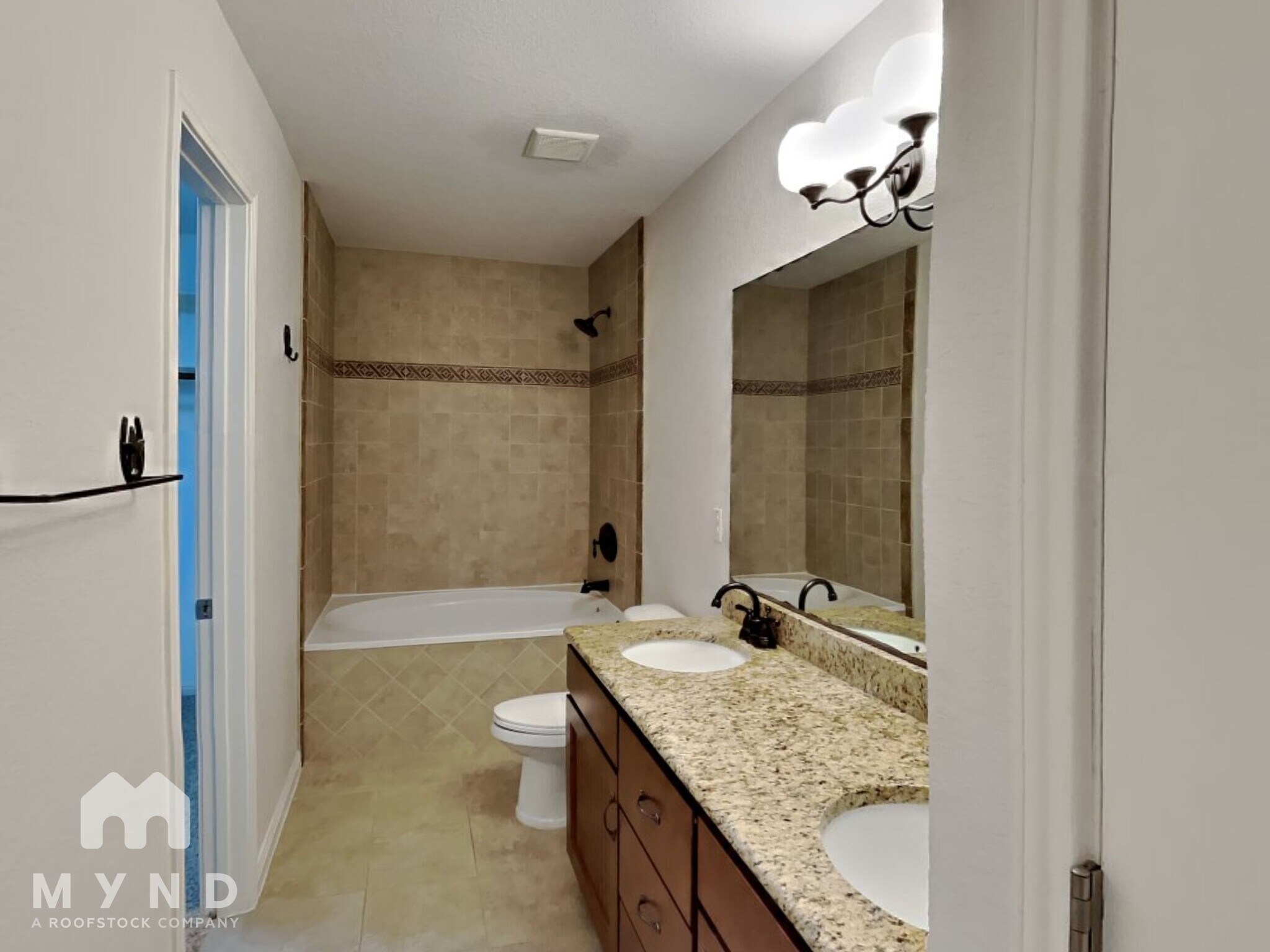 Building Photo - 3415 Old Spanish Trail