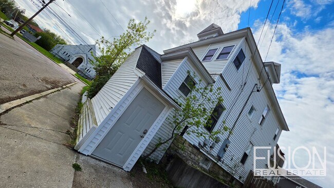 Building Photo - 56 Platt St