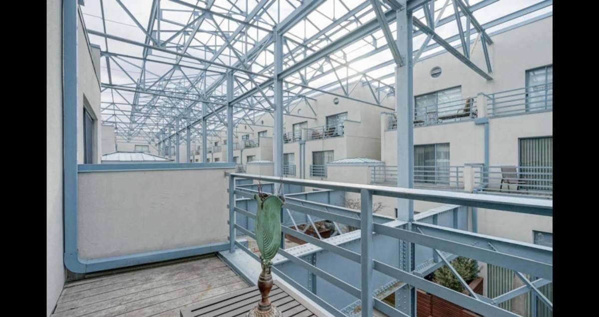 Building Photo - 3 N Christopher Columbus Blvd