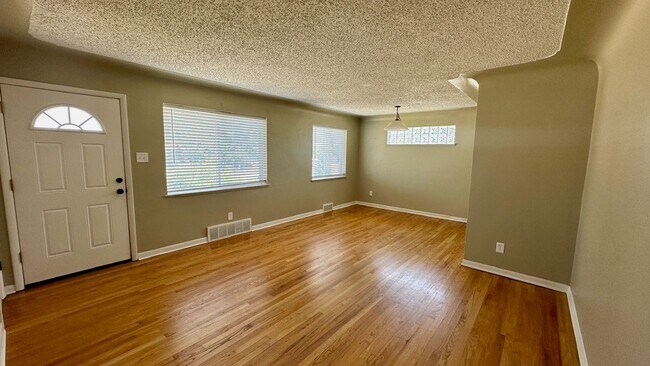 Building Photo - Spacious 5BD/2BA Home in Lakewood, CO- Available July 29th!