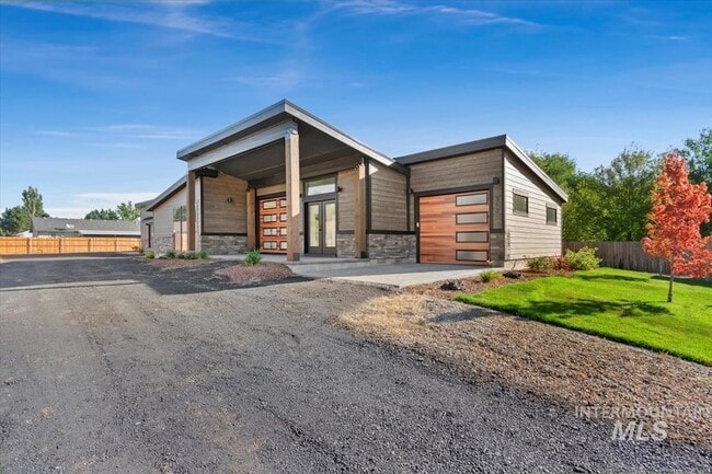 Building Photo - 362 London St