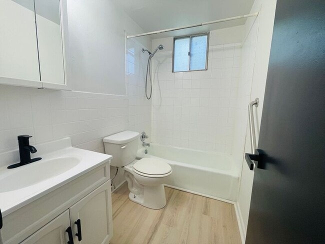 Building Photo - 1406 Magnolia W