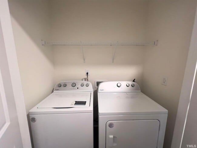 Building Photo - 2007 Nandina Trl