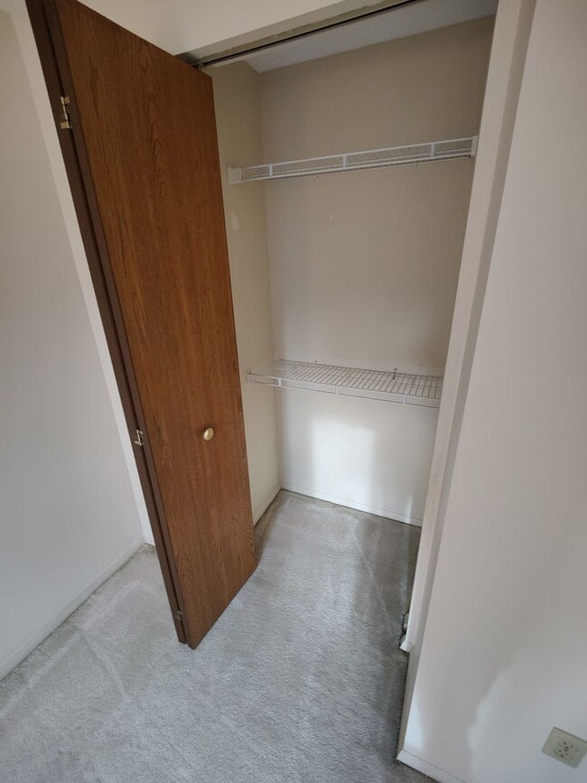 Building Photo - *Spacious & Conveniently Located 3BD/2.5BA Townhouse Available in Bethel Park*