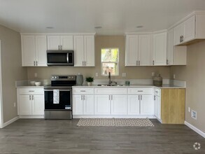 Building Photo - Cute 2 Bedroom ADU