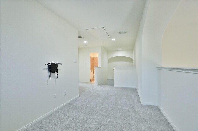 Building Photo - 95 Douvaine Ct