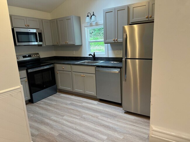 Building Photo - Newly Renovated 2-Bedroom 1 Bath-  Retreat on 12 Secluded Acres with Trails in Kintnersville!