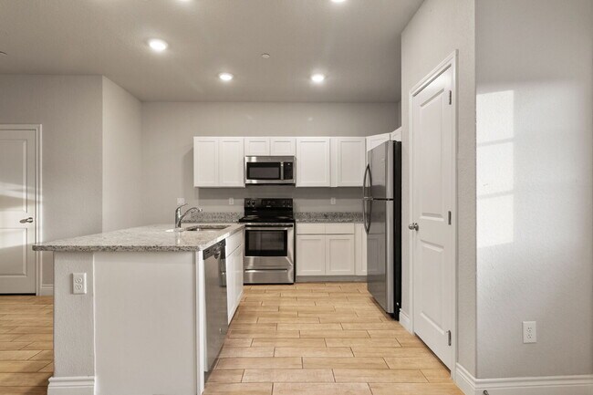 Building Photo - 7314 Savannah Brooks