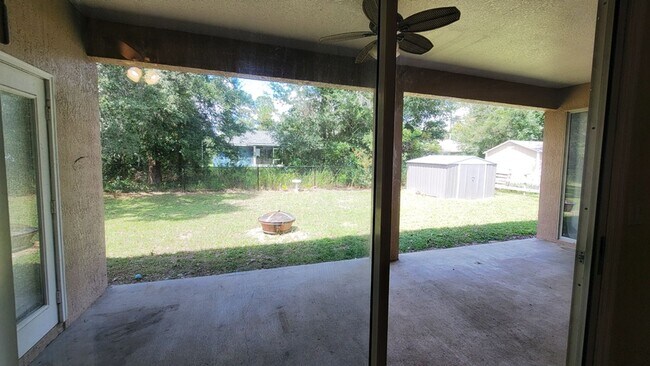 Building Photo - Large Citrus Springs 4/2/2