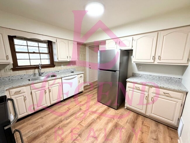 Building Photo - Charming 3-Bedroom with Huge Yard & Covered Patio