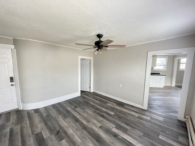 Building Photo - 336 Amherst St