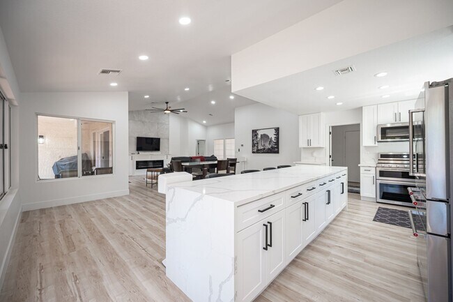 Building Photo - Sun CIty Summerlin 55+, Highly Upgraded, S...