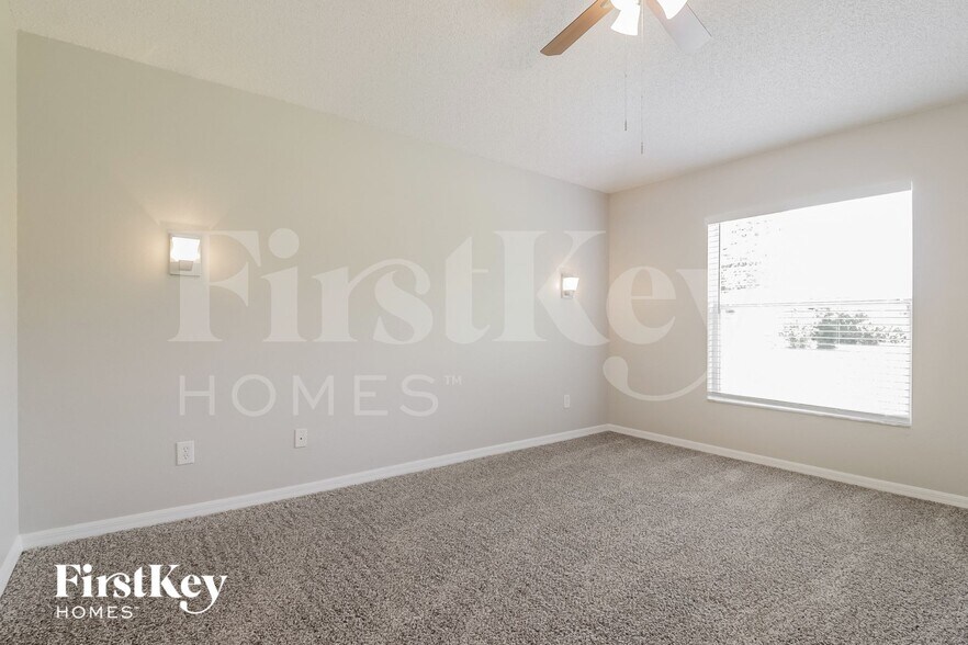 Building Photo - 211 Oak Branch Dr