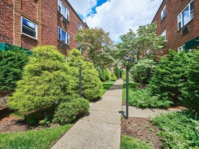 Building Photo - 49 Colborne Rd