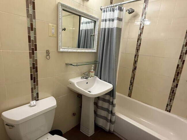 Building Photo - 67-107-107 Burns St